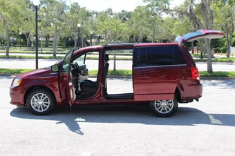2019 Dodge Grand Caravan SXT 121.2" WB - miniatura 20