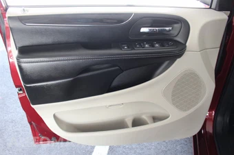 2019 Dodge Grand Caravan SXT 121.2" WB - miniatura 45