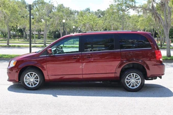 2019 Dodge Grand Caravan SXT 121.2" WB - miniatura 6