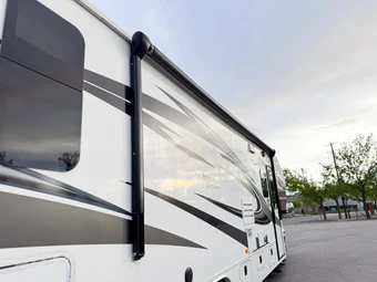 2019 Ford E-450 RV Cutaway - miniatura 6