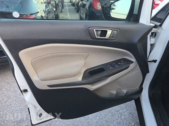 2019 Ford EcoSport SE - miniatura 9