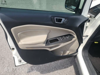 2019 Ford EcoSport Titanium – miniatura 9