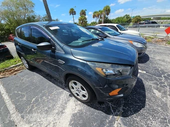 2019 Ford Escape S - miniatura 3