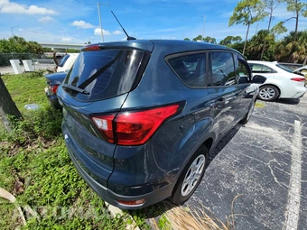2019 Ford Escape S - miniatura 4