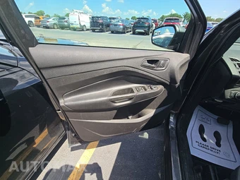 2019 Ford Escape S – miniatura 9