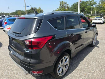 2019 Ford Escape Titanium – miniatura 3