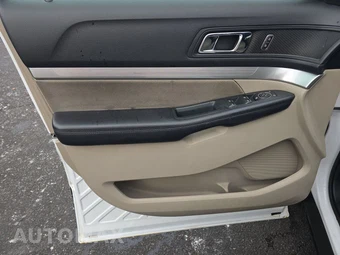 2019 Ford Explorer – miniatura 9