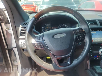 2019 Ford Explorer Platinum - miniatura 10
