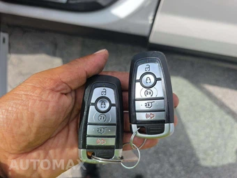 2019 Ford Explorer Sport - miniatura 8
