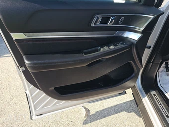 2019 Ford Explorer Sport – miniatura 9