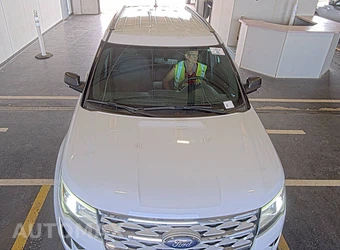 2019 Ford Explorer XLT - miniatura 2