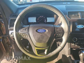 2019 Ford Explorer XLT - miniatura 10