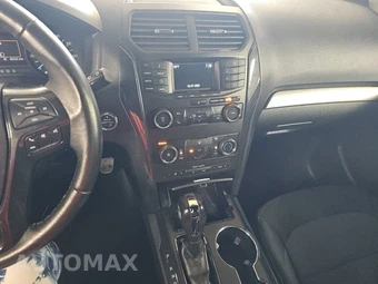2019 Ford Explorer XLT - miniatura 11