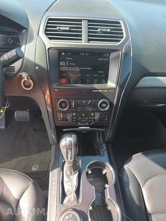 2019 Ford Explorer XLT – miniatura 11