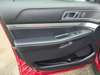 2019 Ford Explorer XLT - miniatura 9