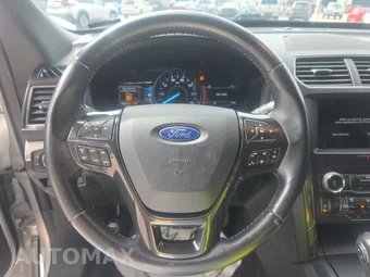 2019 Ford Explorer XLT - miniatura 10