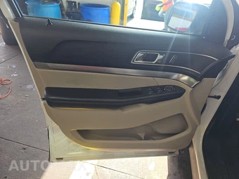 2019 Ford Explorer XLT - miniatura 9