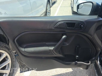2019 Ford Fiesta S Sedan – miniatura 9