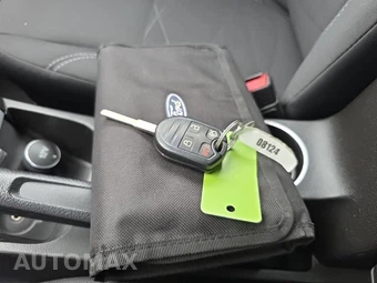 2019 Ford Fiesta SE Hatchback – miniatura 21