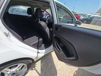 2019 Ford Fiesta SE Sedan – miniatura 16