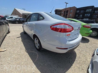 2019 Ford Fiesta SE Sedan – miniatura 2