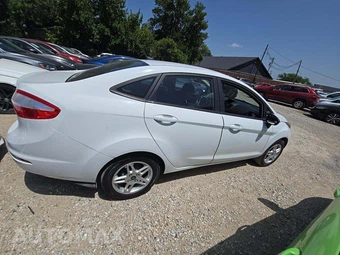 2019 Ford Fiesta SE Sedan – miniatura 4