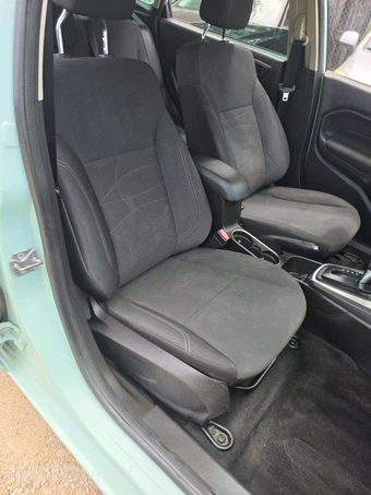 2019 Ford Fiesta SE Sedan – miniatura 18
