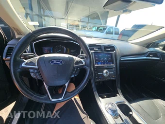 2019 Ford Fusion Energi Titanium – miniatura 11
