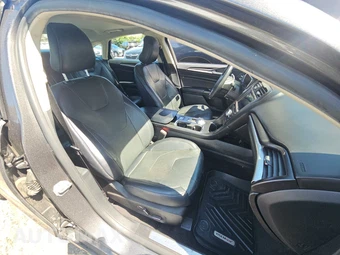 2019 Ford Fusion Energi Titanium – miniatura 8
