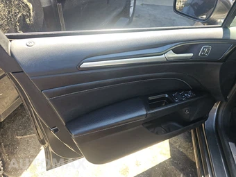 2019 Ford Fusion Energi Titanium – miniatura 9