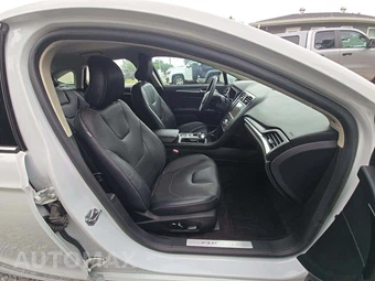 2019 Ford Fusion Energi Titanium – miniatura 15