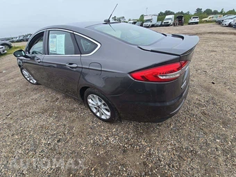 2019 Ford Fusion Energi Titanium - miniatura 2