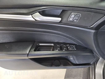 2019 Ford Fusion Energi Titanium - miniatura 9