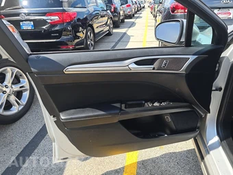 2019 Ford Fusion Hybrid SE - miniatura 9