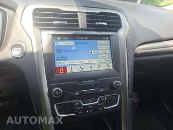 2019 Ford Fusion Hybrid SE - miniatura 10