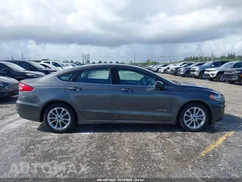 2019 Ford Fusion Hybrid SE - miniatura 11