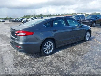 2019 Ford Fusion Hybrid SE - miniatura 4