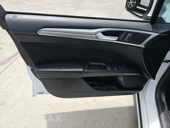 2019 Ford Fusion Hybrid SE - miniatura 9