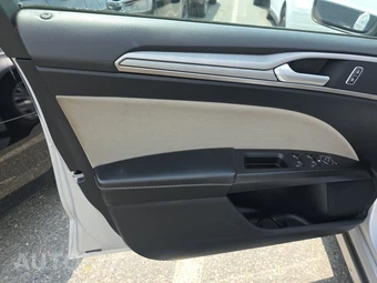 2019 Ford Fusion S – miniatura 9