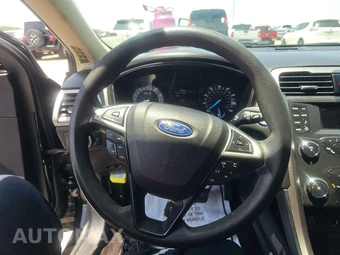 2019 Ford Fusion S – miniatura 16