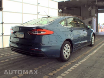 2019 Ford Fusion S – miniatura 4