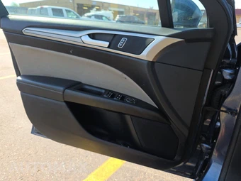 2019 Ford Fusion S – miniatura 9