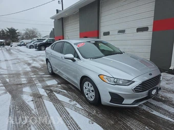 2019 Ford Fusion S - miniatura 3