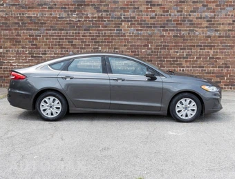 2019 Ford Fusion S - miniatura 12