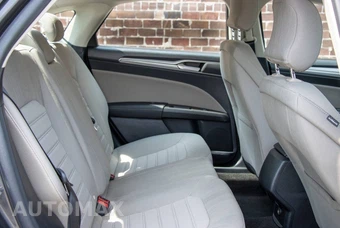 2019 Ford Fusion S - miniatura 25