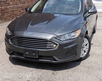 2019 Ford Fusion S - miniatura 3