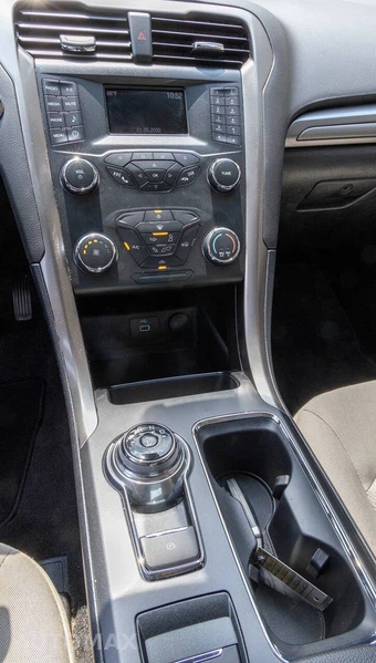 2019 Ford Fusion S - miniatura 30