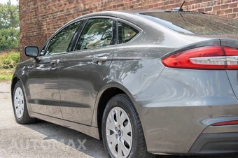 2019 Ford Fusion S - miniatura 8