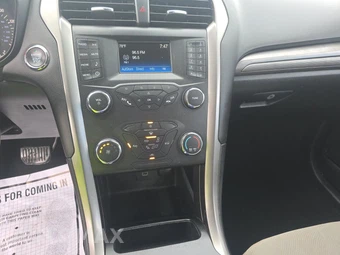 2019 Ford Fusion S - miniatura 11