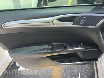 2019 Ford Fusion SE – miniatura 9